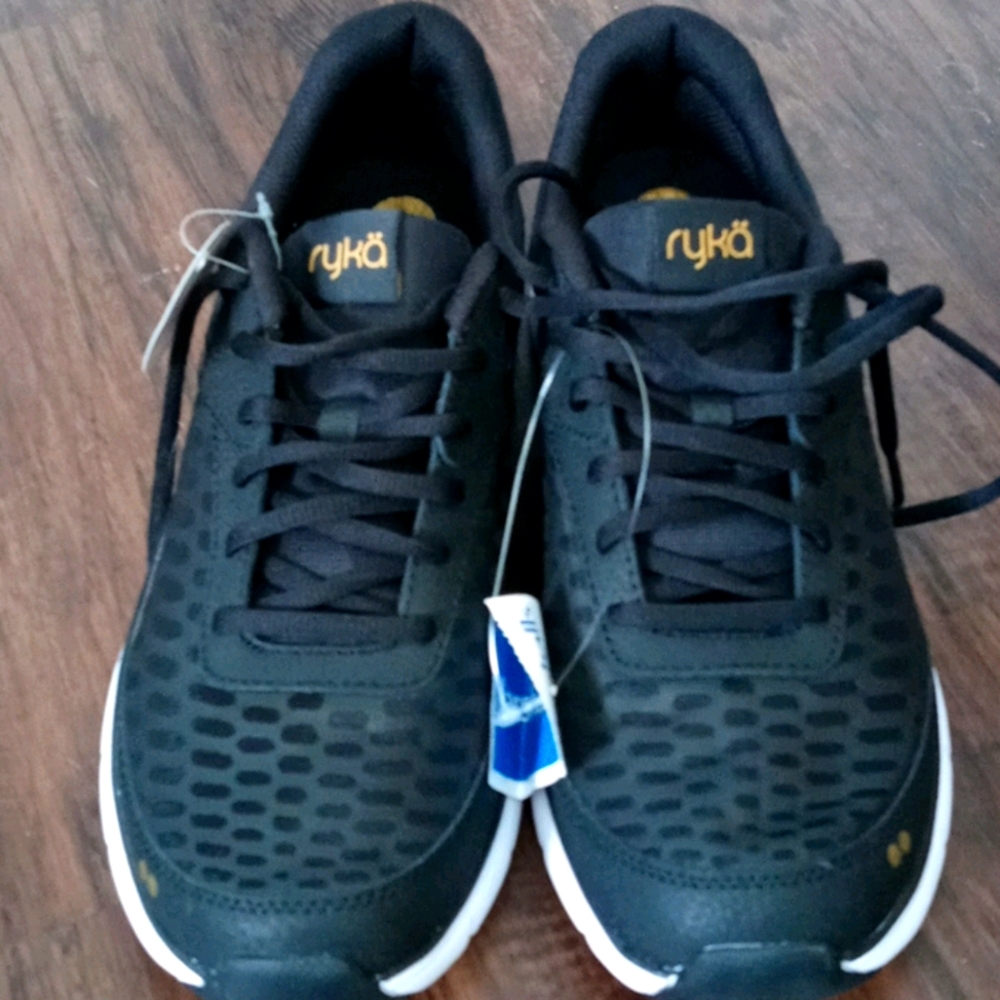 Women size 11 black shoes